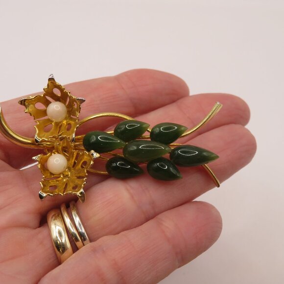 Jade Gold Tone Vintage Brooch - Picture 2 of 5